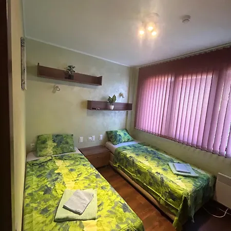 2-bedroom, 2-bathroom With Fireplace And Garden At Winslow Infinity