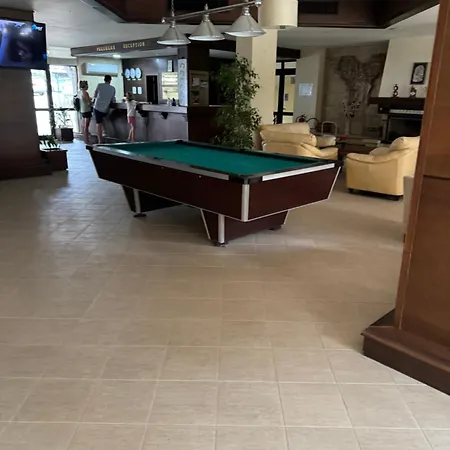 2-bedroom, 2-bathroom With Fireplace And Garden At Winslow Infinity Μπάνσκο