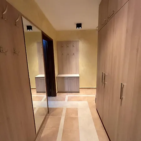 2-bedroom, 2-bathroom With Fireplace And Garden At Winslow Infinity Apartmán