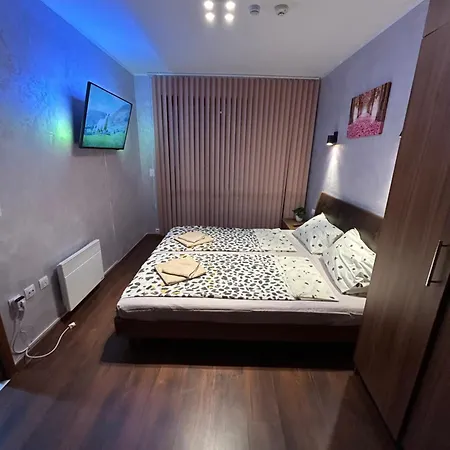 2-bedroom, 2-bathroom With Fireplace And Garden At Winslow Infinity