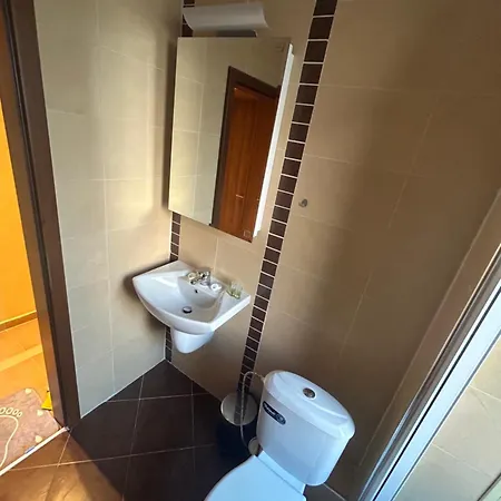 דירה 2-bedroom, 2-bathroom With Fireplace And Garden At Winslow Infinity בנסקו