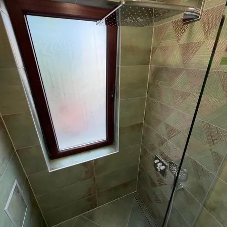 Appartement 2-bedroom, 2-bathroom With Fireplace And Garden At Winslow Infinity